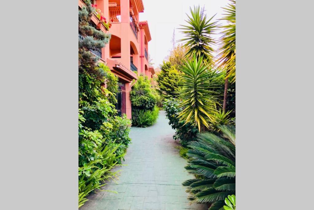 Puente Bright Terrace, Pool & Garden View Marbella