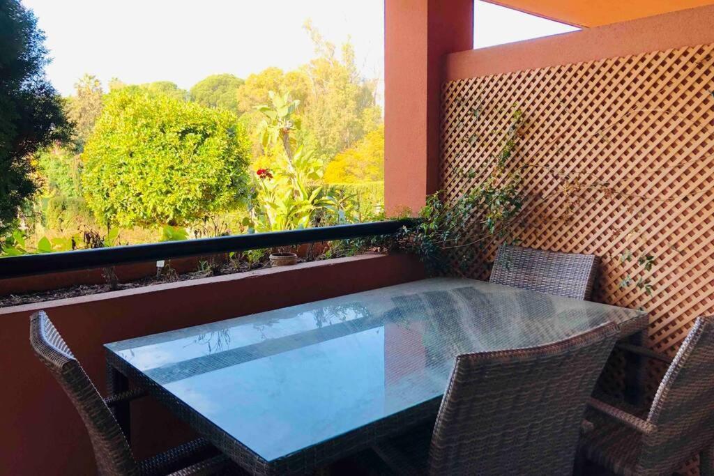 Puente Bright Terrace, Pool & Garden View Appartement Marbella