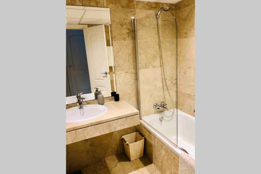 Puente Bright Terrace, Pool & Garden View Appartement *