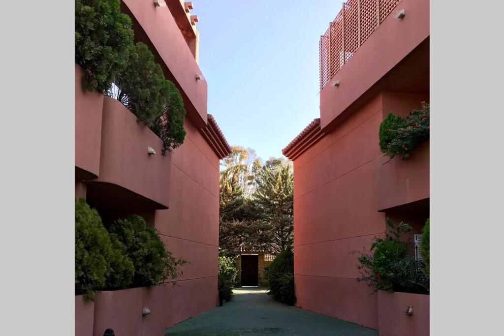 Puente Bright Terrace, Pool & Garden View Appartement *