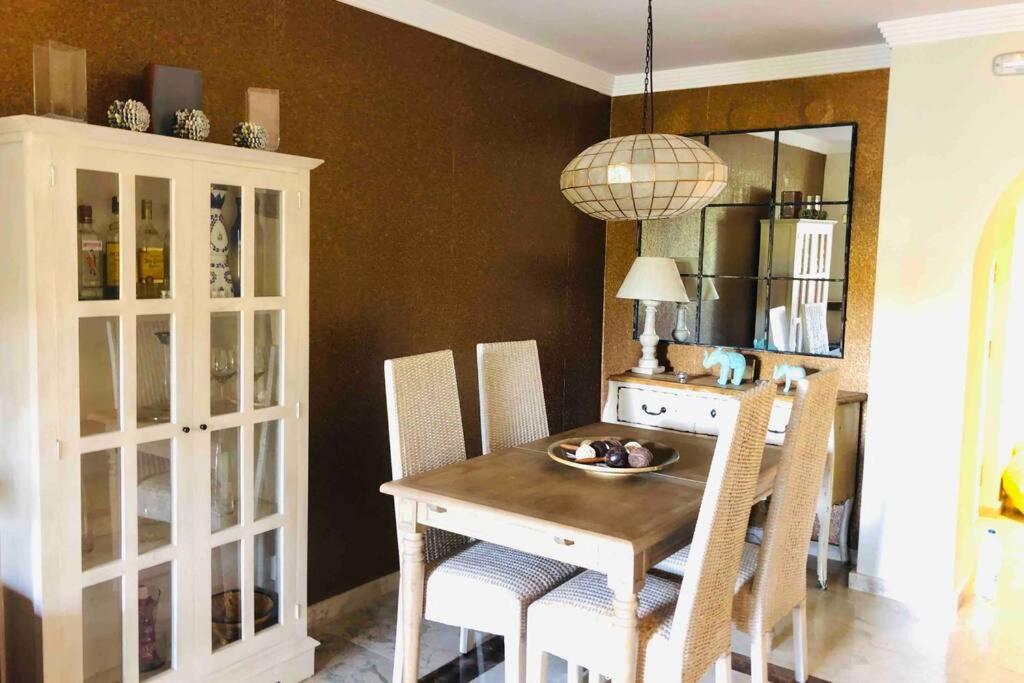 Puente Bright Terrace, Pool & Garden View Appartement