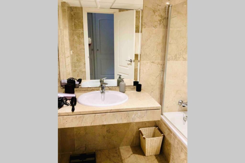 Appartement Puente Bright Terrace, Pool & Garden View