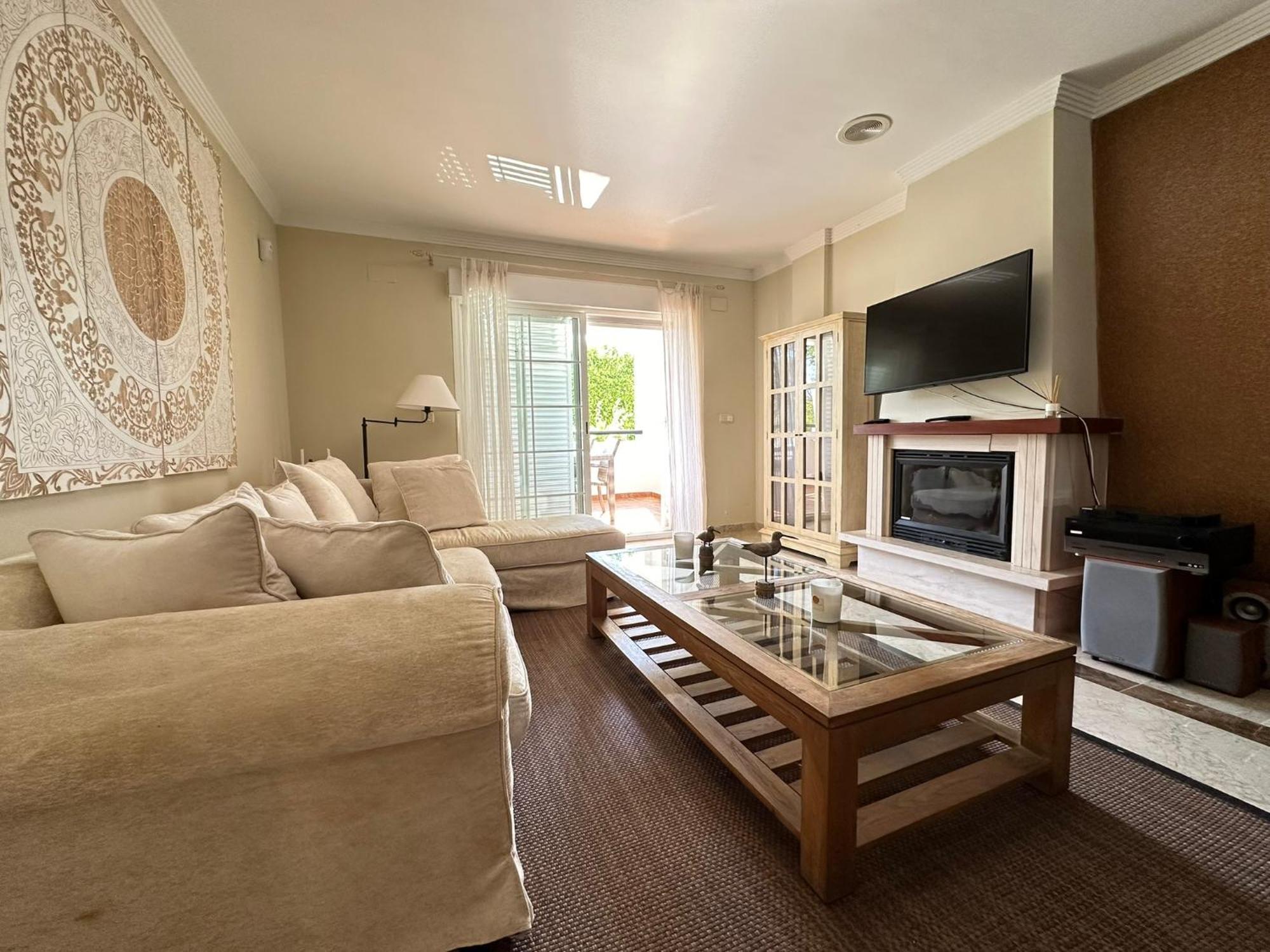 Puente Bright Terrace, Pool & Garden View Apartment Marbella