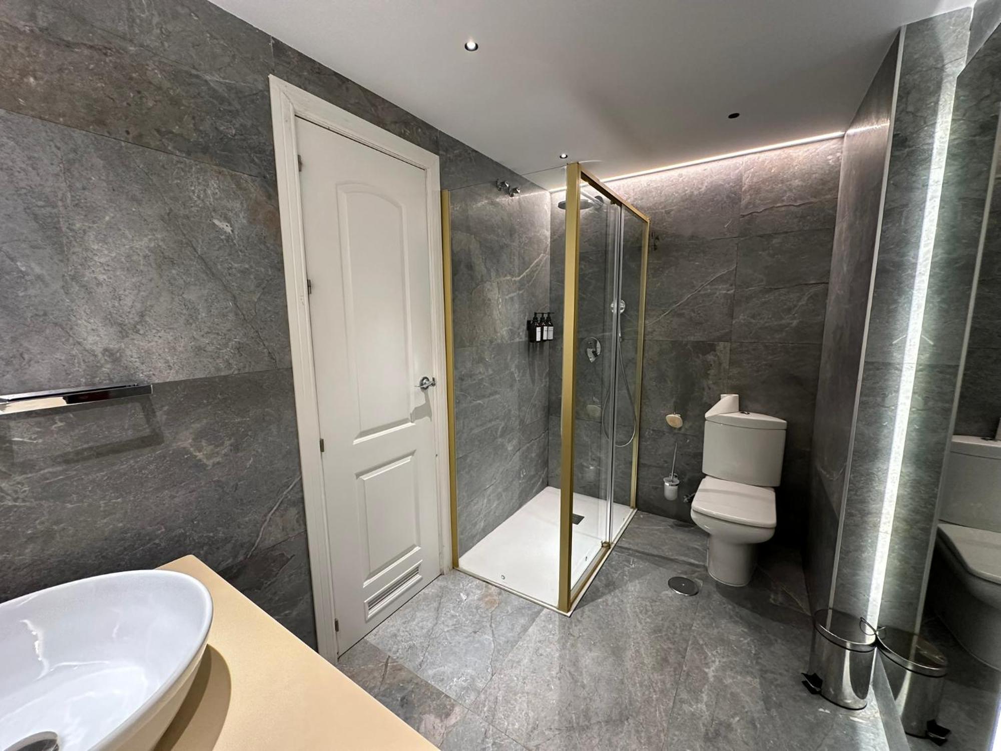 Puente Bright Terrace, Pool & Garden View Apartment