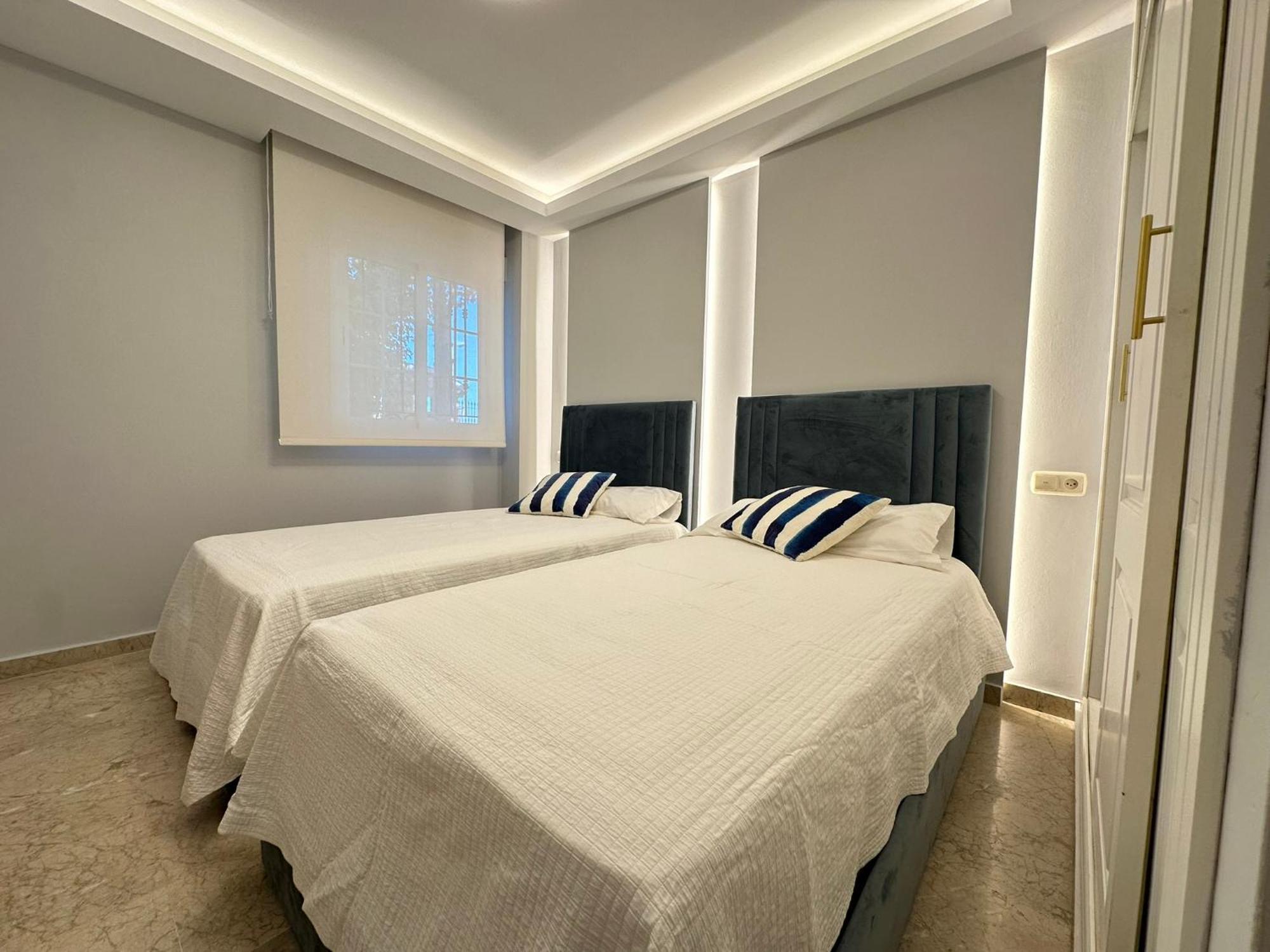 Puente Bright Terrace, Pool & Garden View Apartment