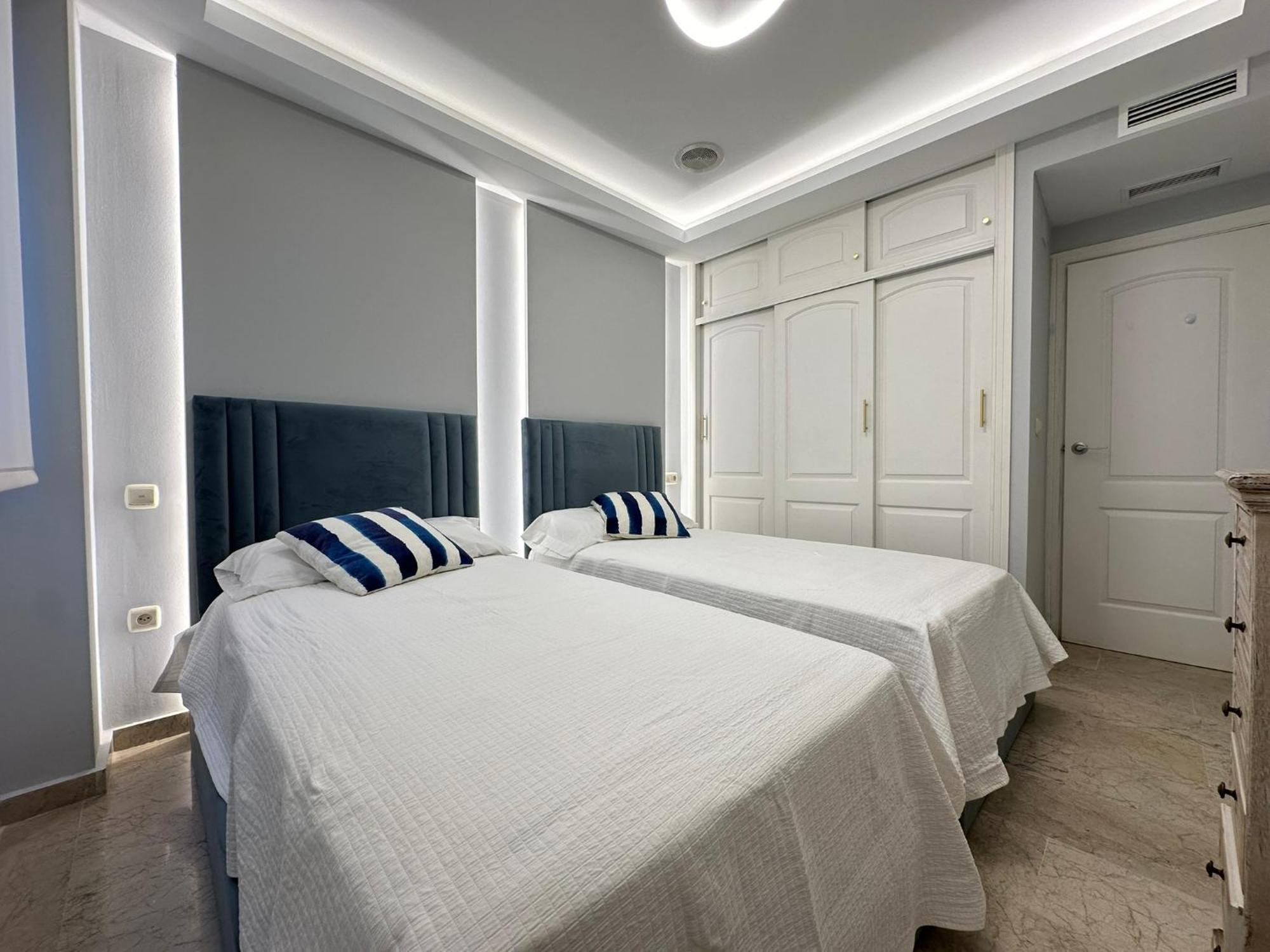 Puente Bright Terrace, Pool & Garden View Apartment *