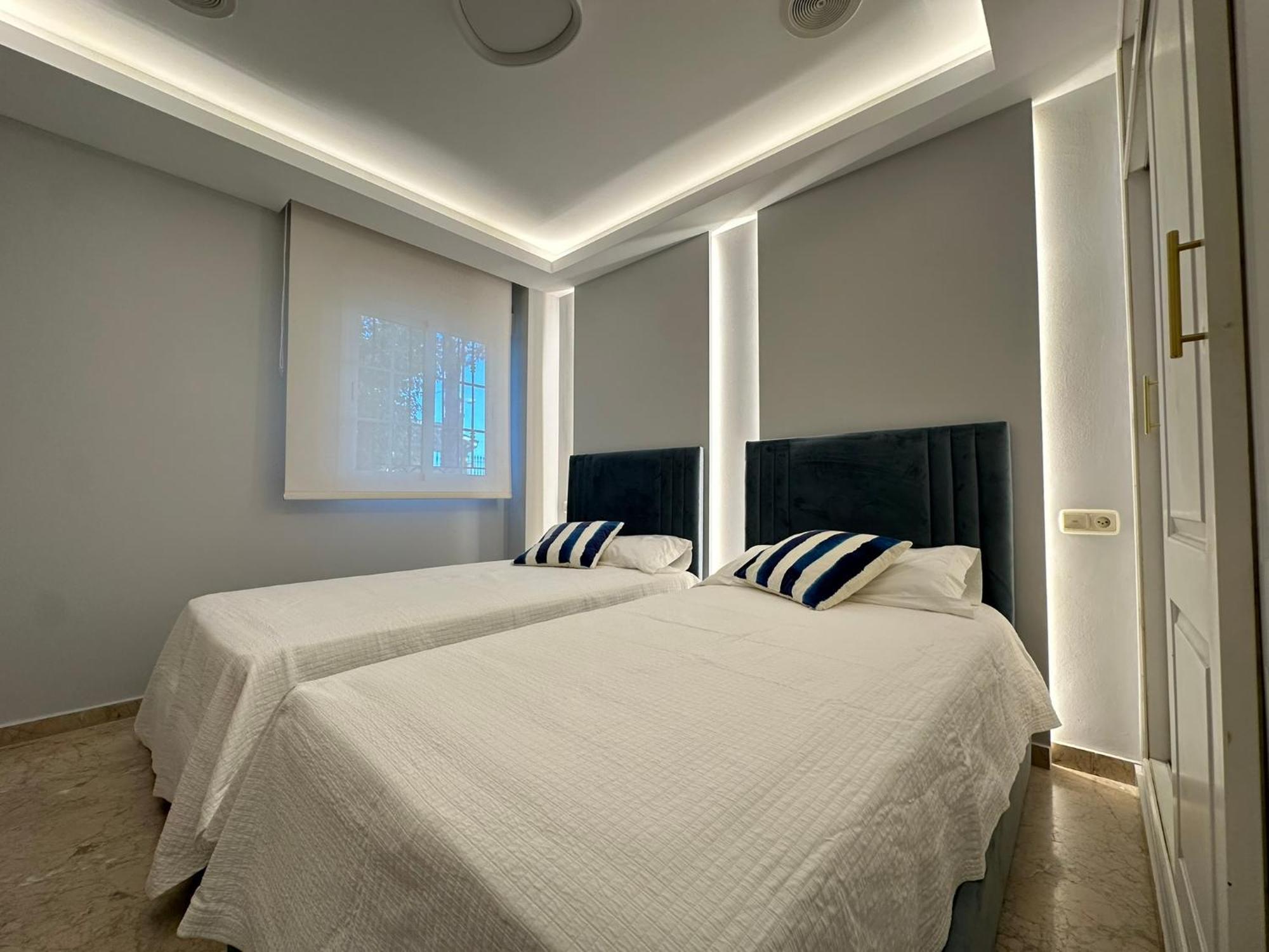 Puente Bright Terrace, Pool & Garden View Apartment